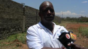 Michael Mwenda a resident of Zeeman settlement scheme while addressing the press.